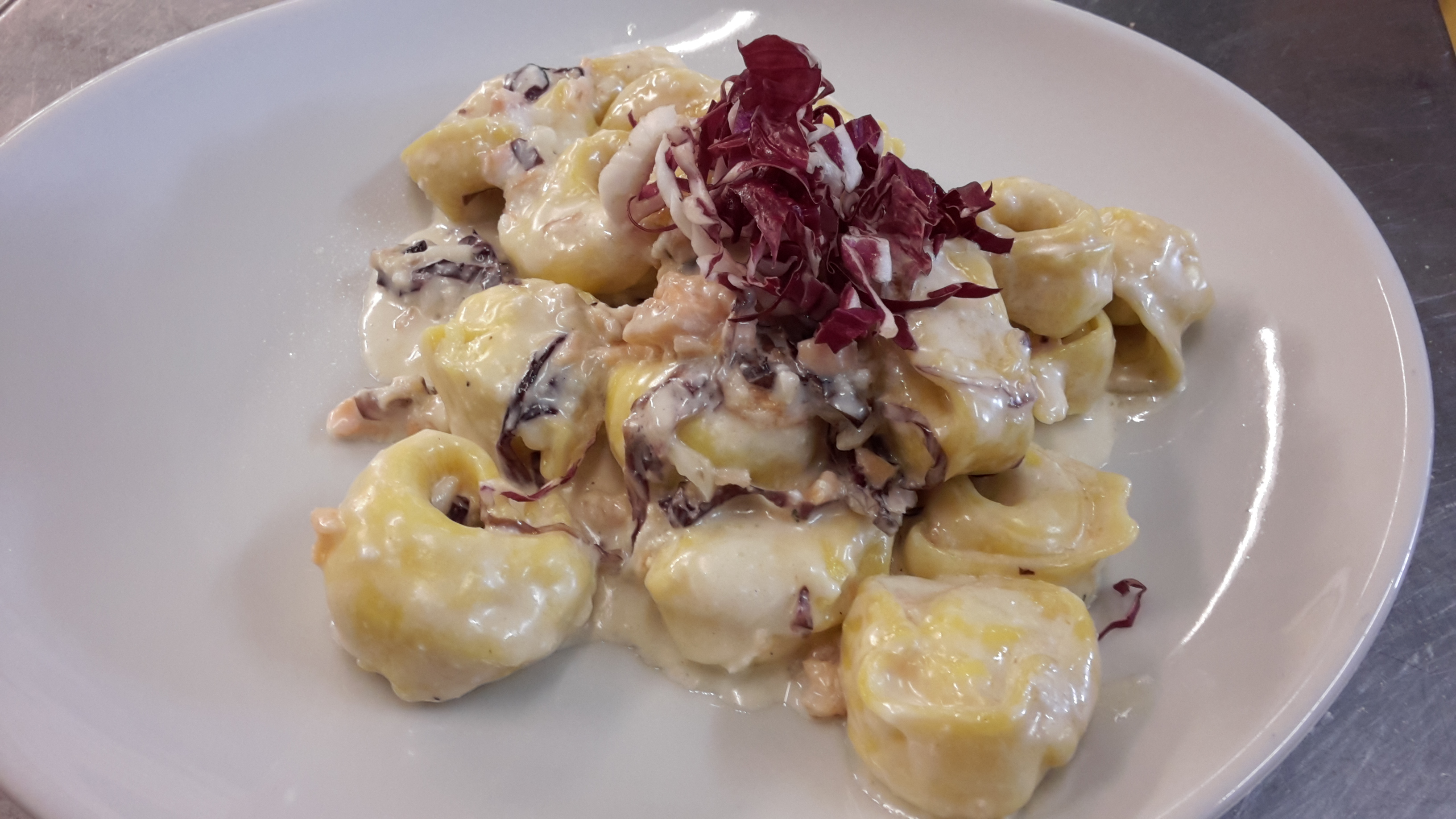Tortellini Salmone e Radicchio